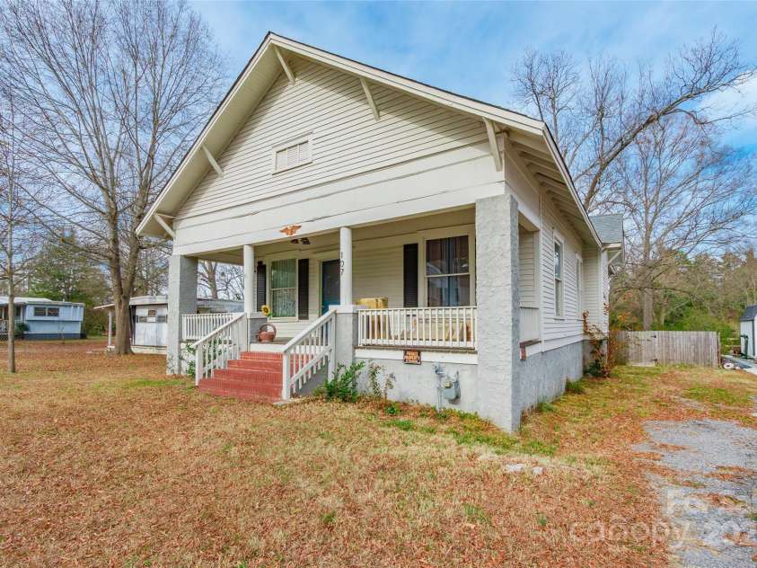 107 Hampton Street, Chester, SC 29706.  MLS# CAR4330673, YatesRealty ID 7027. 