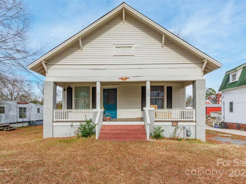 107 Hampton Street, Chester, SC 29706.  MLS# CAR4330673, YatesRealty ID 7027. 