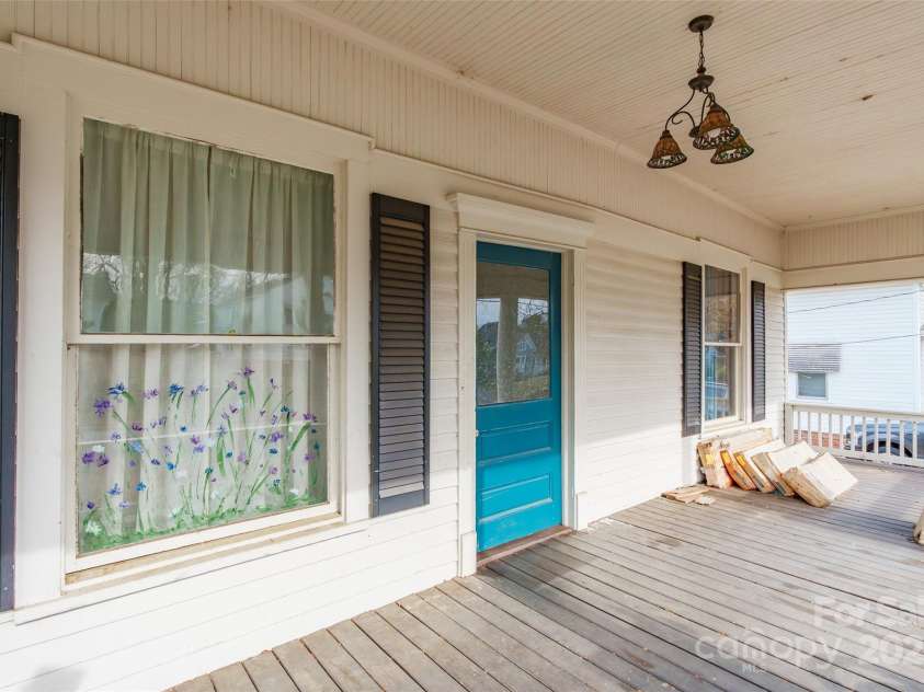 107 Hampton Street, Chester, SC 29706.  MLS# CAR4330673, YatesRealty ID 7027. 