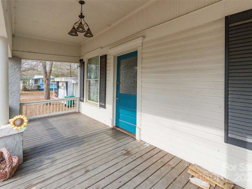 107 Hampton Street, Chester, SC 29706.  MLS# CAR4330673, YatesRealty ID 7027. 