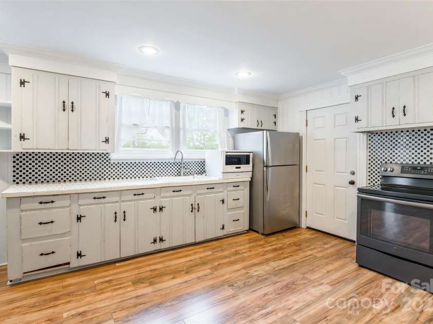 107 Hampton Street, Chester, SC 29706.  MLS# CAR4330673, YatesRealty ID 7027. 