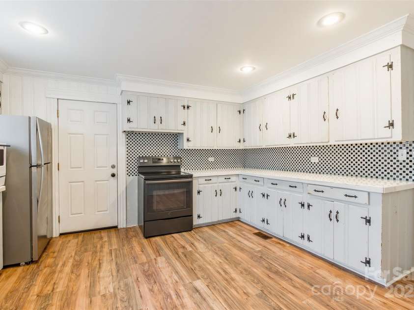 107 Hampton Street, Chester, SC 29706.  MLS# CAR4330673, YatesRealty ID 7027. 