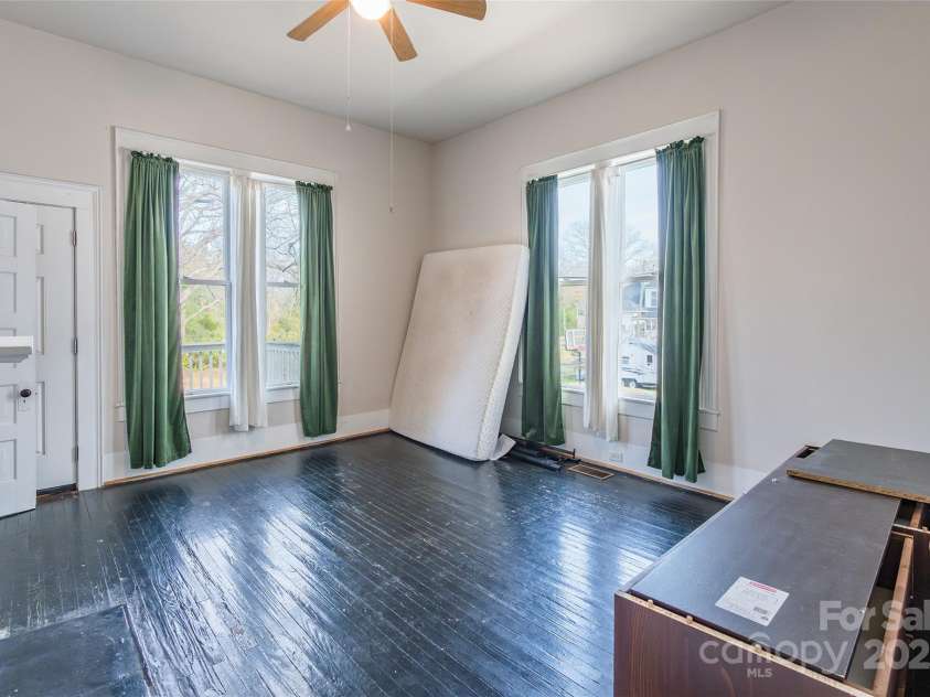 107 Hampton Street, Chester, SC 29706.  MLS# CAR4330673, YatesRealty ID 7027. 