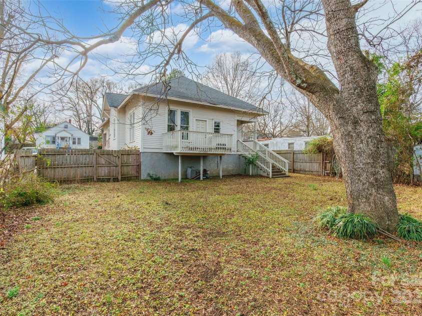 107 Hampton Street, Chester, SC 29706.  MLS# CAR4330673, YatesRealty ID 7027. 
