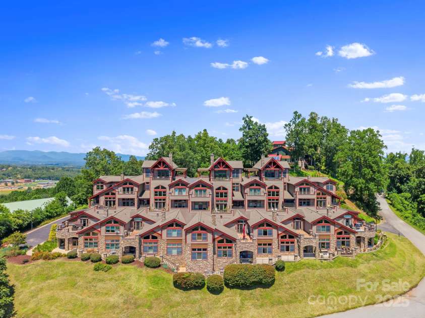 4 Chimney Crest Drive, Asheville, NC 28806.  MLS# CAR4287318, YatesRealty ID 7027. 
