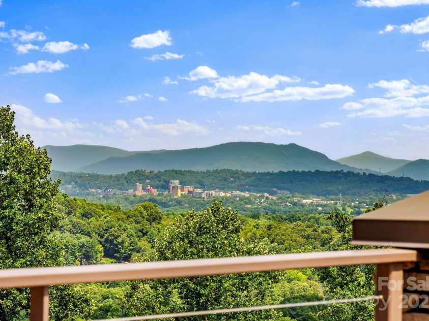 4 Chimney Crest Drive, Asheville, NC 28806.  MLS# CAR4287318, YatesRealty ID 7027. 