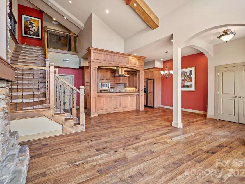 4 Chimney Crest Drive, Asheville, NC 28806.  MLS# CAR4287318, YatesRealty ID 7027. 