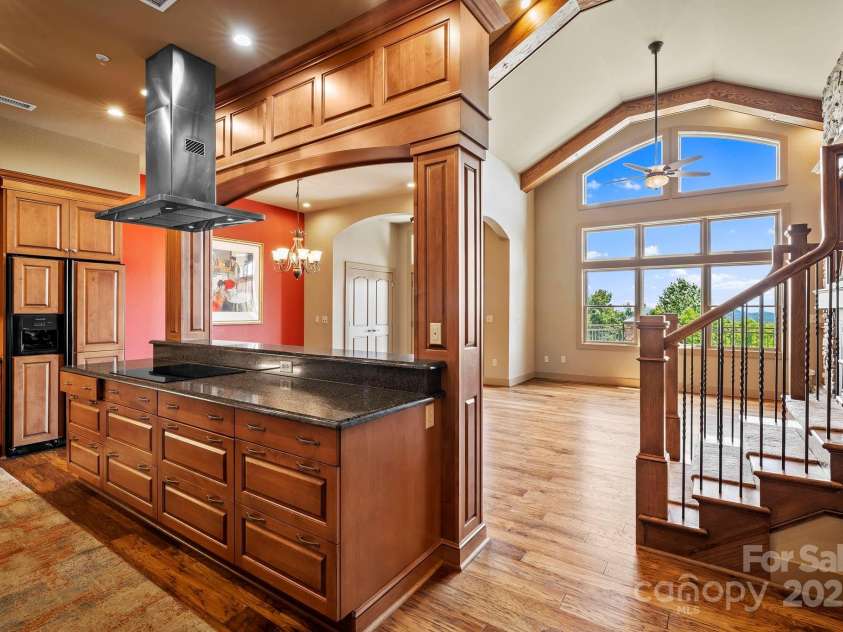 4 Chimney Crest Drive, Asheville, NC 28806.  MLS# CAR4287318, YatesRealty ID 7027. 