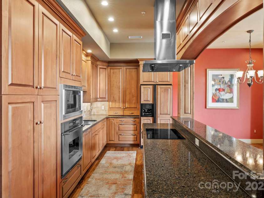 4 Chimney Crest Drive, Asheville, NC 28806.  MLS# CAR4287318, YatesRealty ID 7027. 