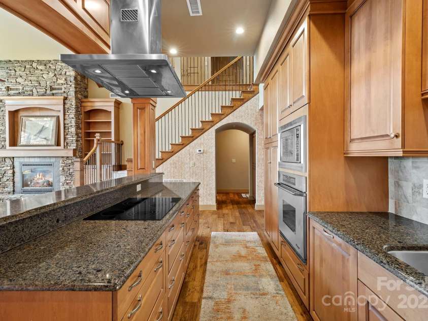 4 Chimney Crest Drive, Asheville, NC 28806.  MLS# CAR4287318, YatesRealty ID 7027. 