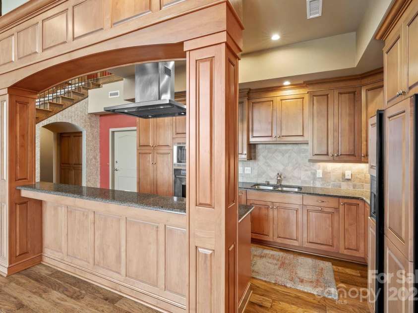 4 Chimney Crest Drive, Asheville, NC 28806.  MLS# CAR4287318, YatesRealty ID 7027. 