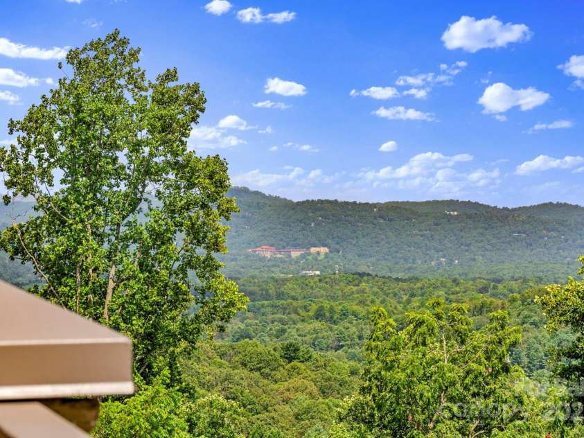 4 Chimney Crest Drive, Asheville, NC 28806.  MLS# CAR4287318, YatesRealty ID 7027. 
