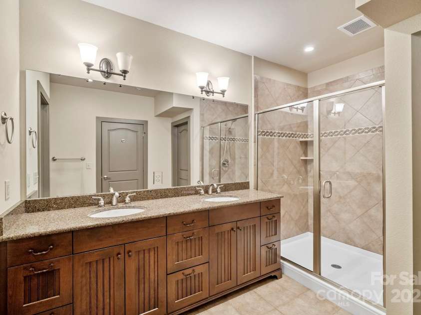 4 Chimney Crest Drive, Asheville, NC 28806.  MLS# CAR4287318, YatesRealty ID 7027. 