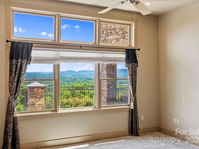 4 Chimney Crest Drive, Asheville, NC 28806.  MLS# CAR4287318, YatesRealty ID 7027. 