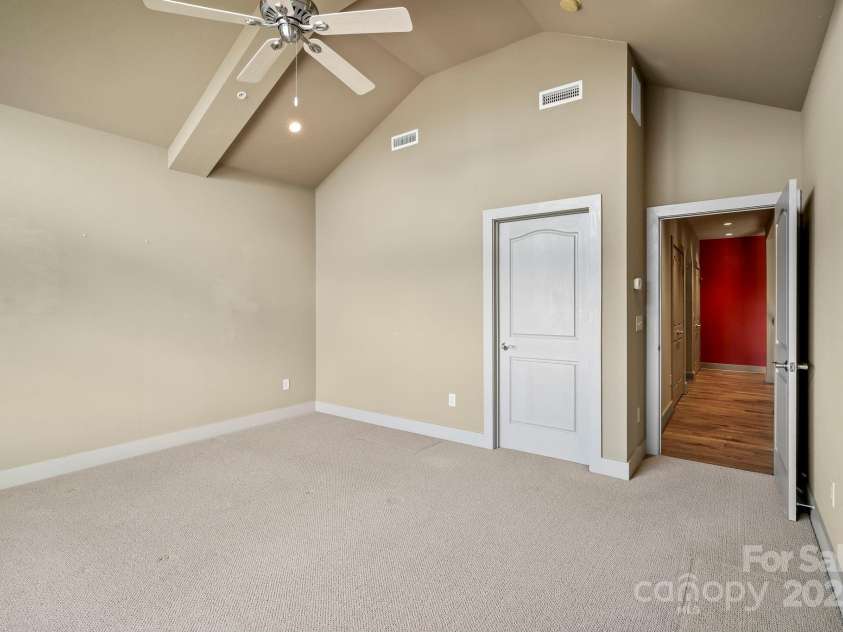 4 Chimney Crest Drive, Asheville, NC 28806.  MLS# CAR4287318, YatesRealty ID 7027. 