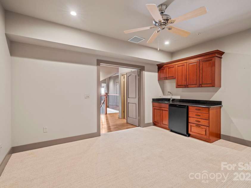 4 Chimney Crest Drive, Asheville, NC 28806.  MLS# CAR4287318, YatesRealty ID 7027. 