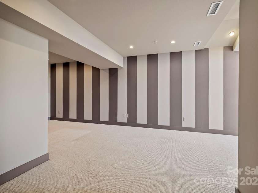 4 Chimney Crest Drive, Asheville, NC 28806.  MLS# CAR4287318, YatesRealty ID 7027. 