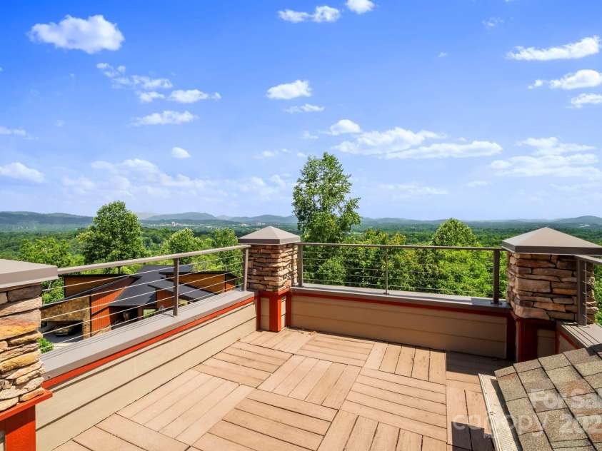 4 Chimney Crest Drive, Asheville, NC 28806.  MLS# CAR4287318, YatesRealty ID 7027. 