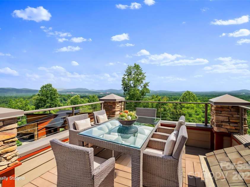 4 Chimney Crest Drive, Asheville, NC 28806.  MLS# CAR4287318, YatesRealty ID 7027. Virtually Staged