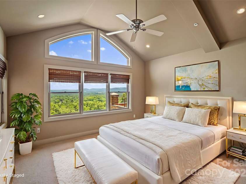 4 Chimney Crest Drive, Asheville, NC 28806.  MLS# CAR4287318, YatesRealty ID 7027. Virtually Staged