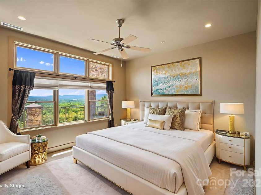 4 Chimney Crest Drive, Asheville, NC 28806.  MLS# CAR4287318, YatesRealty ID 7027. Virtually Staged