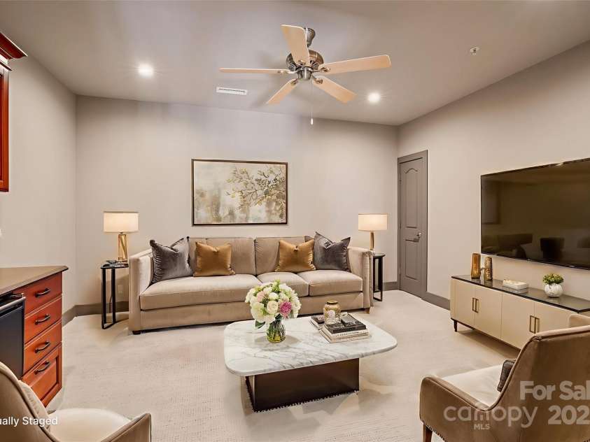 4 Chimney Crest Drive, Asheville, NC 28806.  MLS# CAR4287318, YatesRealty ID 7027. Virtually Staged