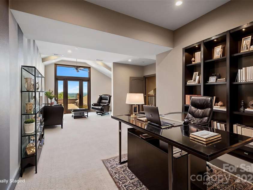 4 Chimney Crest Drive, Asheville, NC 28806.  MLS# CAR4287318, YatesRealty ID 7027. Virtually Staged