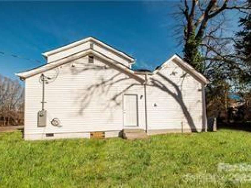 115 Lacy Street, Chester, SC 29706.  MLS# CAR4288204, YatesRealty ID 7028. 