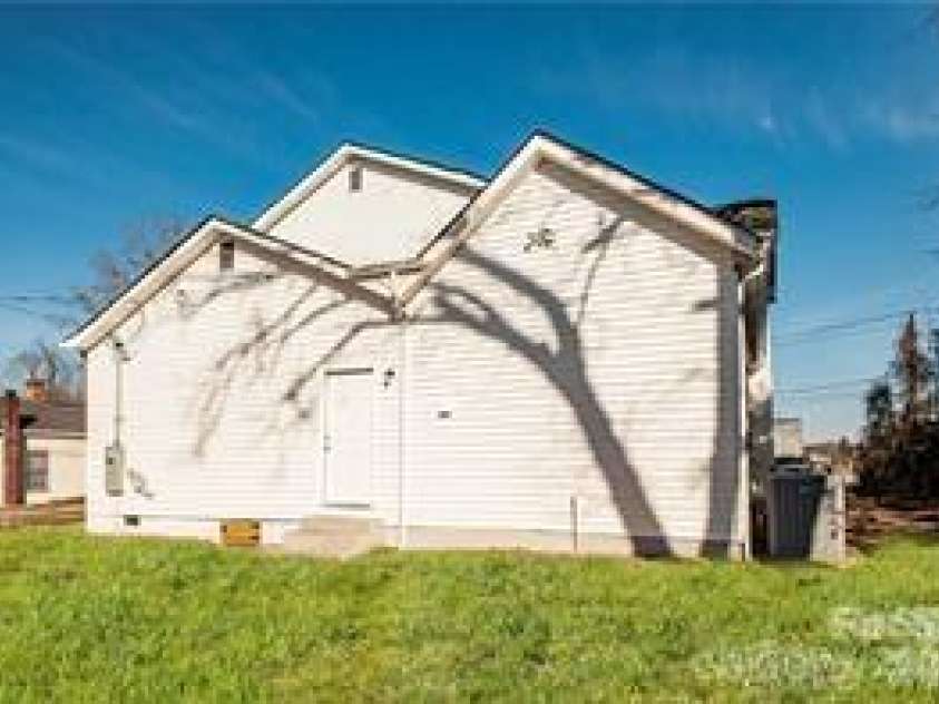 115 Lacy Street, Chester, SC 29706.  MLS# CAR4288204, YatesRealty ID 7028. 