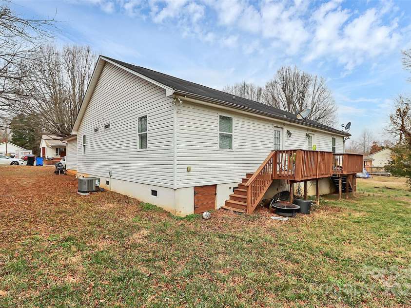 307 Mcneely Avenue, Mooresville, NC 28115.  MLS# CAR4220900, YatesRealty ID 7028. 