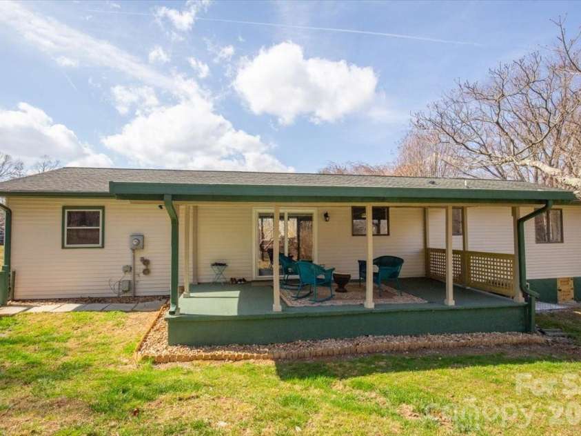 22 Stoney Nob Drive, Hendersonville, NC 28792.  MLS# CAR4354591, YatesRealty ID 7029. Covered rear patio view 2