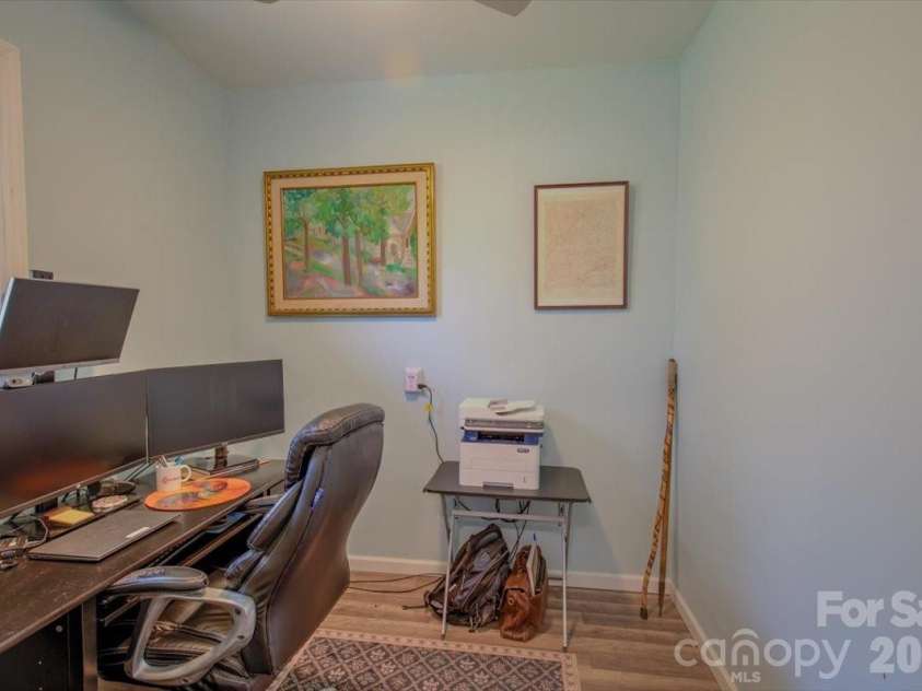 22 Stoney Nob Drive, Hendersonville, NC 28792.  MLS# CAR4354591, YatesRealty ID 7029. Dedicated office