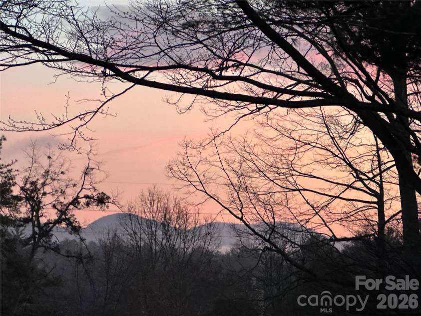 22 Stoney Nob Drive, Hendersonville, NC 28792.  MLS# CAR4354591, YatesRealty ID 7029. More Mountain views