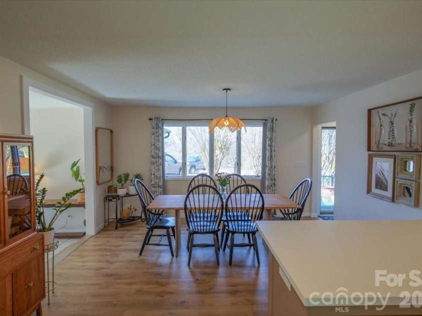 22 Stoney Nob Drive, Hendersonville, NC 28792.  MLS# CAR4354591, YatesRealty ID 7029. Open kitchen to dining area concept