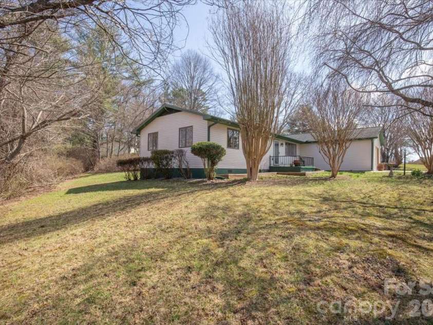 22 Stoney Nob Drive, Hendersonville, NC 28792.  MLS# CAR4354591, YatesRealty ID 7029. Welcome