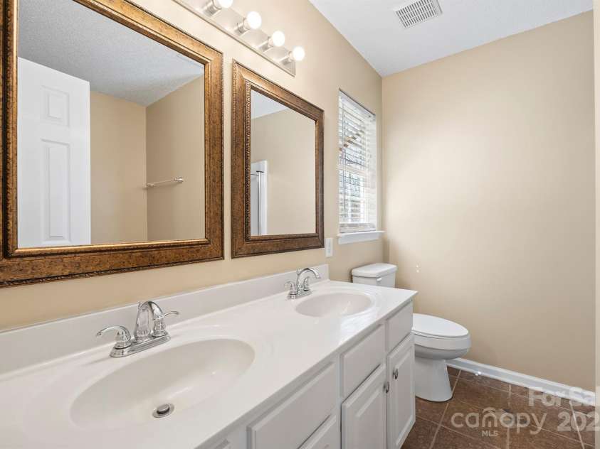 1838 Summit Ridge Lane, Kannapolis, NC 28083.  MLS# CAR4240108, YatesRealty ID 7030. Primary bathroom