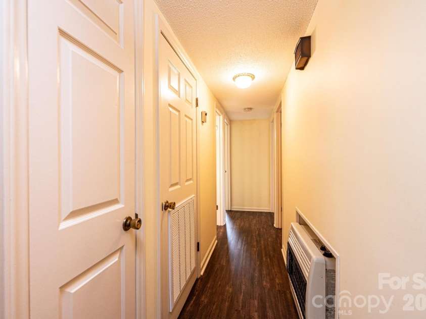 4367 Vine Arbor Drive, Hickory, NC 28602.  MLS# CAR4361721, YatesRealty ID 7030. 