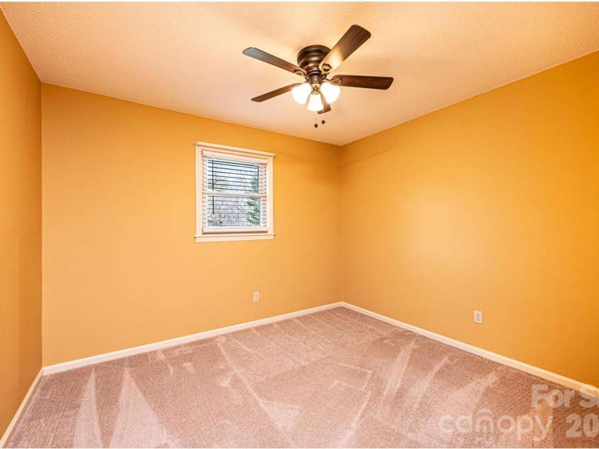 4367 Vine Arbor Drive, Hickory, NC 28602.  MLS# CAR4361721, YatesRealty ID 7030. 
