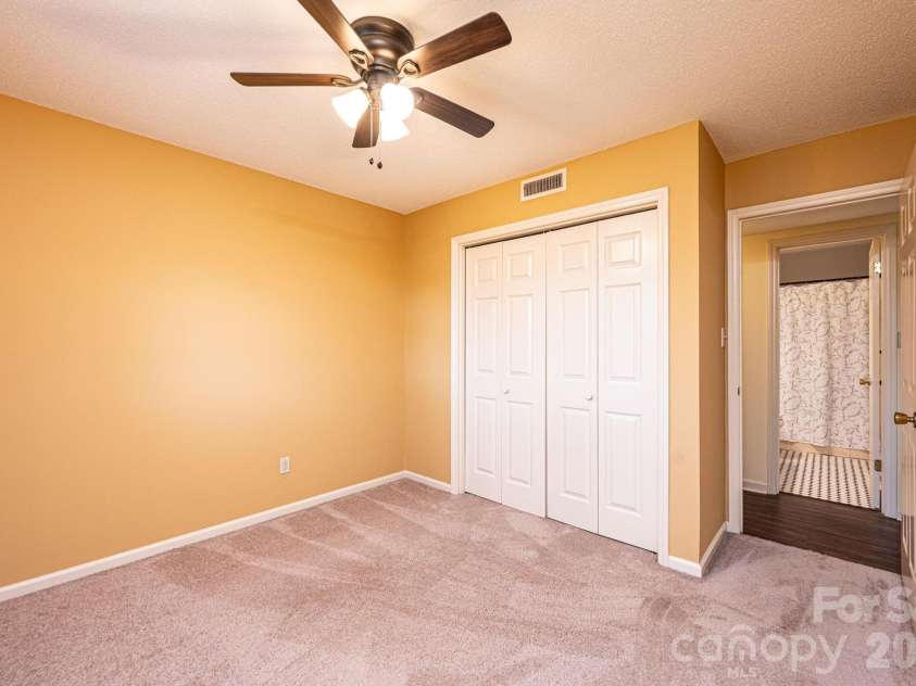 4367 Vine Arbor Drive, Hickory, NC 28602.  MLS# CAR4361721, YatesRealty ID 7030. 