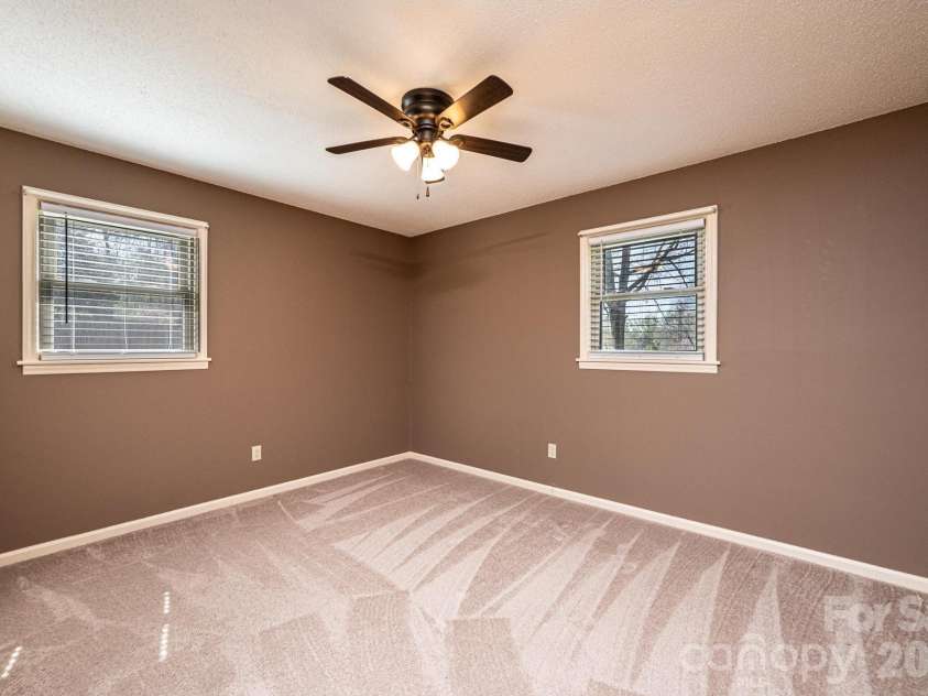 4367 Vine Arbor Drive, Hickory, NC 28602.  MLS# CAR4361721, YatesRealty ID 7030. 