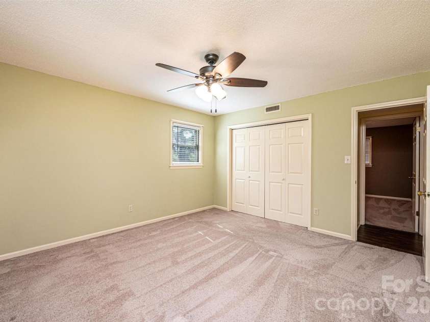 4367 Vine Arbor Drive, Hickory, NC 28602.  MLS# CAR4361721, YatesRealty ID 7030. 