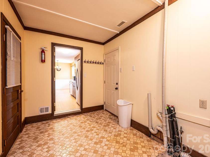 4367 Vine Arbor Drive, Hickory, NC 28602.  MLS# CAR4361721, YatesRealty ID 7030. 