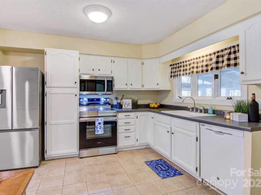 3846 22nd Street, Hickory, NC 28601.  MLS# CAR4241123, YatesRealty ID 7032. 