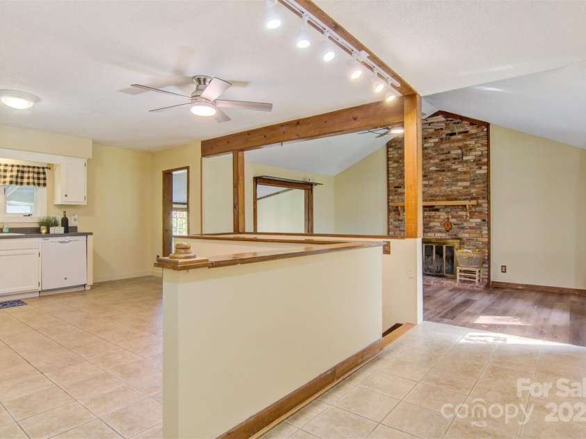 3846 22nd Street, Hickory, NC 28601.  MLS# CAR4241123, YatesRealty ID 7032. 