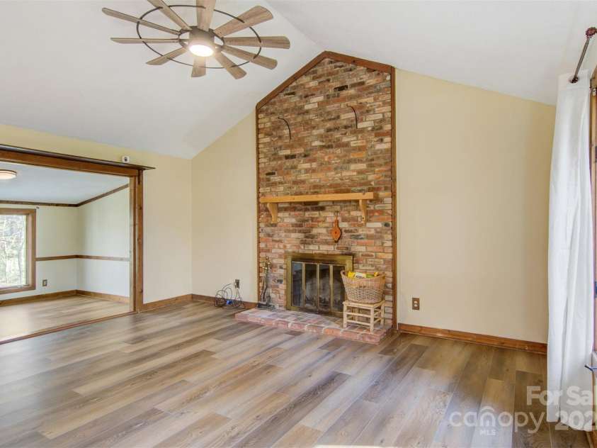 3846 22nd Street, Hickory, NC 28601.  MLS# CAR4241123, YatesRealty ID 7032. 