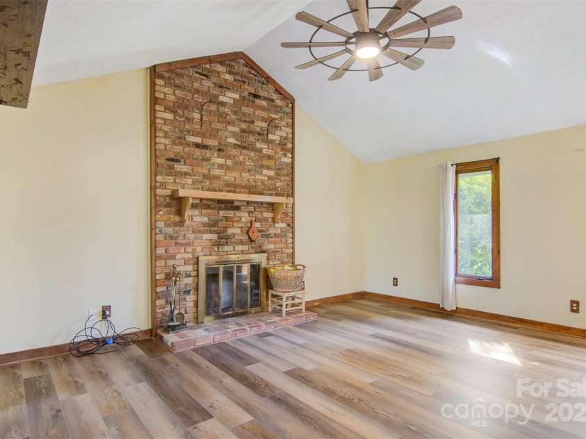 3846 22nd Street, Hickory, NC 28601.  MLS# CAR4241123, YatesRealty ID 7032. 