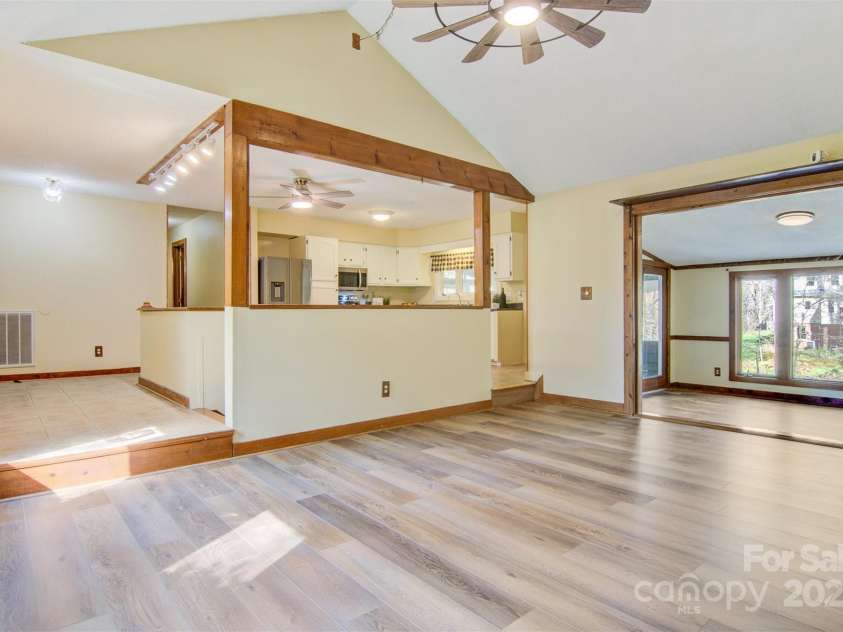 3846 22nd Street, Hickory, NC 28601.  MLS# CAR4241123, YatesRealty ID 7032. 