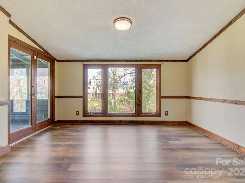 3846 22nd Street, Hickory, NC 28601.  MLS# CAR4241123, YatesRealty ID 7032. 