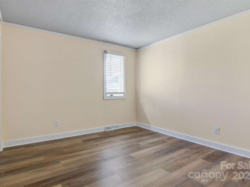 3846 22nd Street, Hickory, NC 28601.  MLS# CAR4241123, YatesRealty ID 7032. 