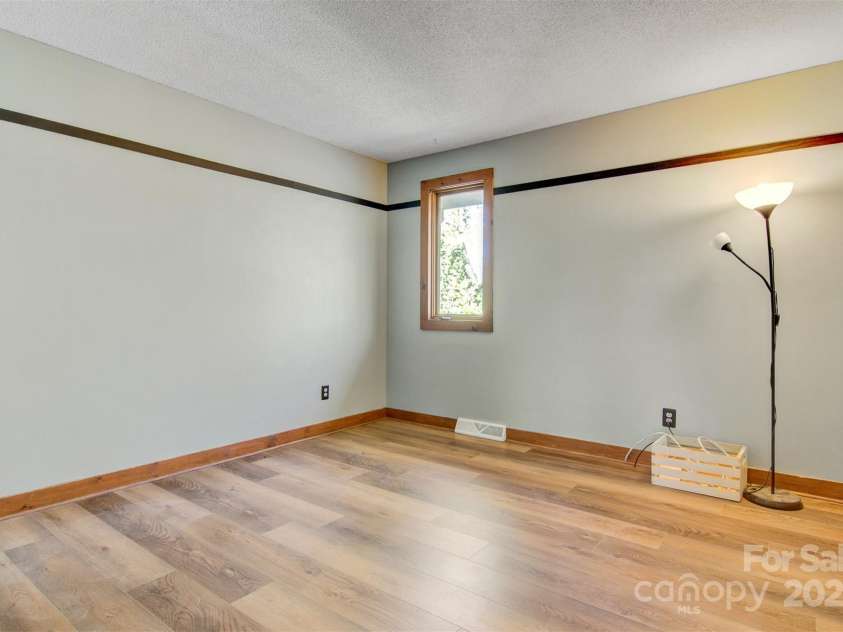 3846 22nd Street, Hickory, NC 28601.  MLS# CAR4241123, YatesRealty ID 7032. 